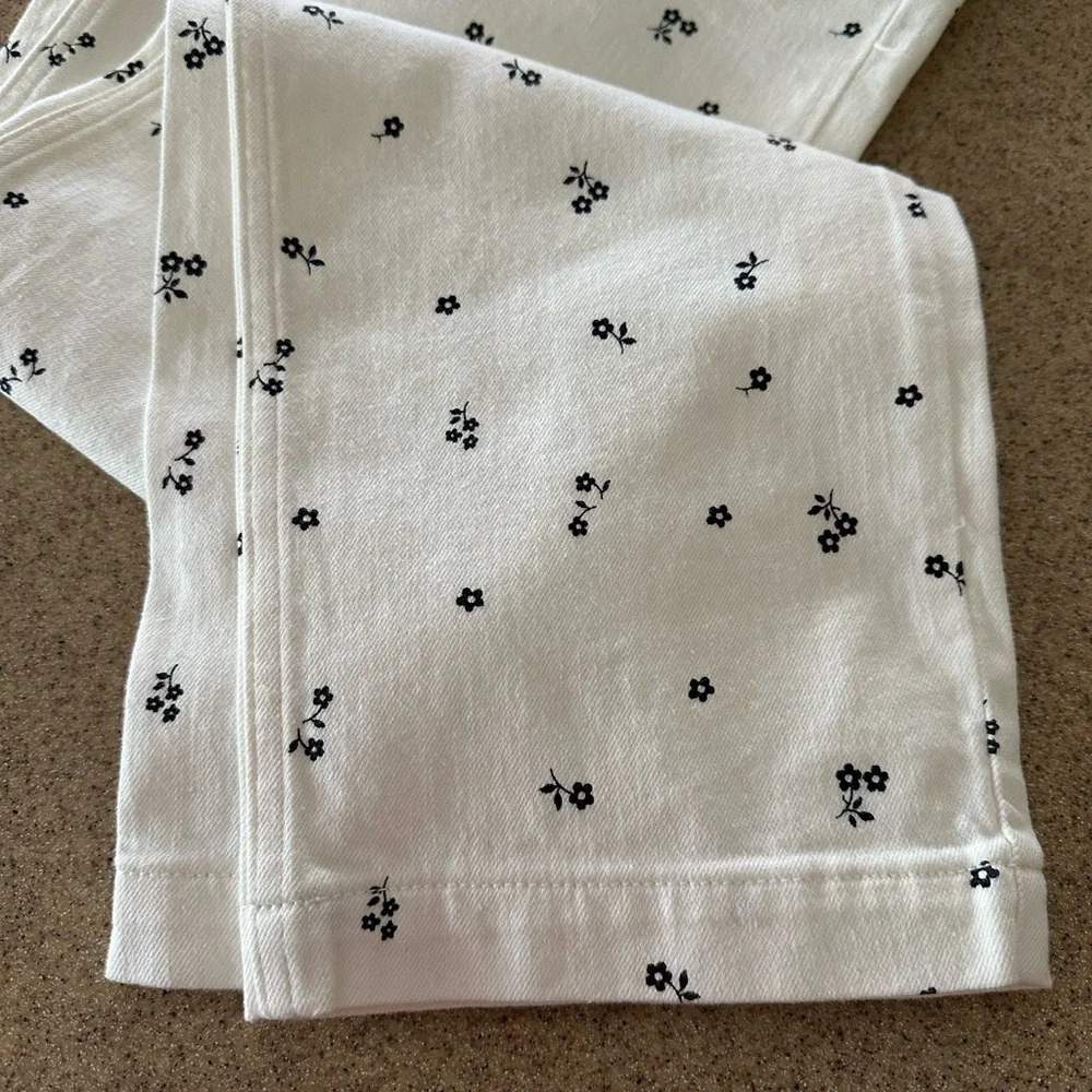 J.CREW Straight Leg Crop White With Flower Design Jeans Size 27T BNWT